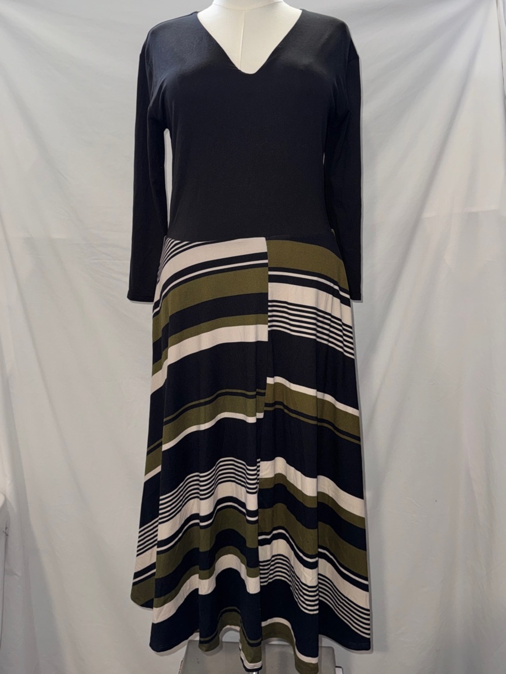 Agnes & Dora Black V-Neck Midi Dress with Pockets